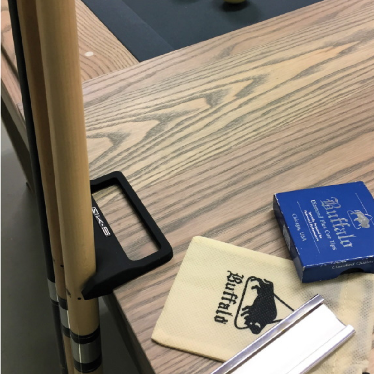 Buffalo Portable Snooker & Pool Cue Holder - Holds 3 Cues